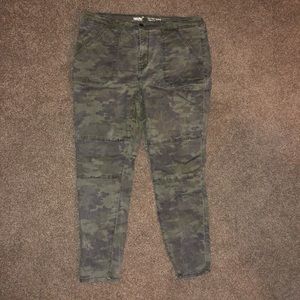 Camo high rise jeggings!